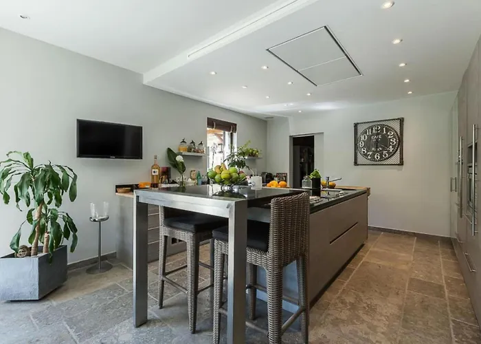 En Domaine Prive Avec Piscine Chauffee - En Domaine Prive Avec Piscine Chauffee Mae-2023 * Antibes